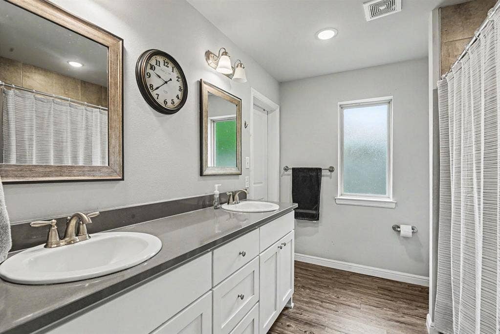 977 Sam Street, Springtown, TX 76082 977 Sam Street, Springtown, TX 76082