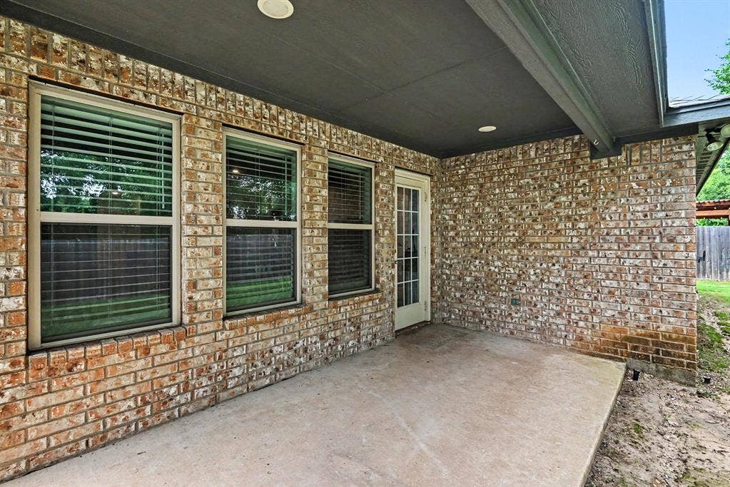 977 Sam Street, Springtown, TX 76082 977 Sam Street, Springtown, TX 76082
