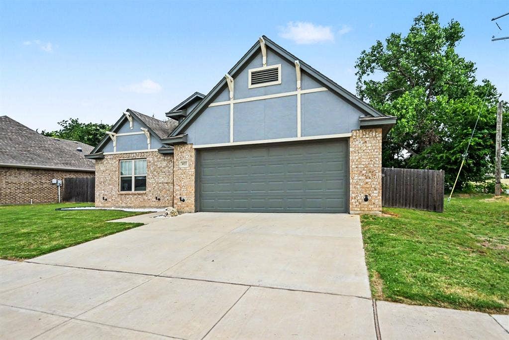 977 Sam Street, Springtown, TX 76082 977 Sam Street, Springtown, TX 76082