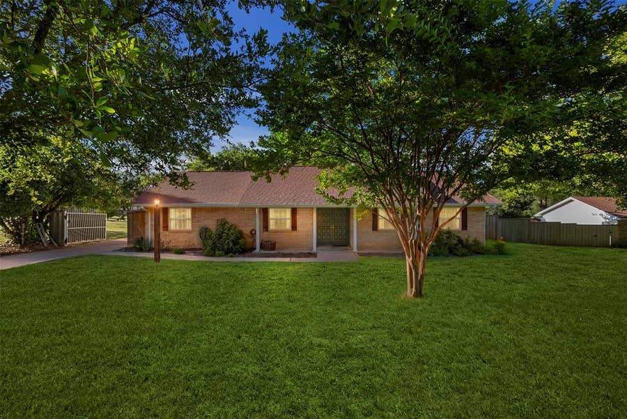 Property photo for 103 Cedar Drive, Oak Leaf, TX