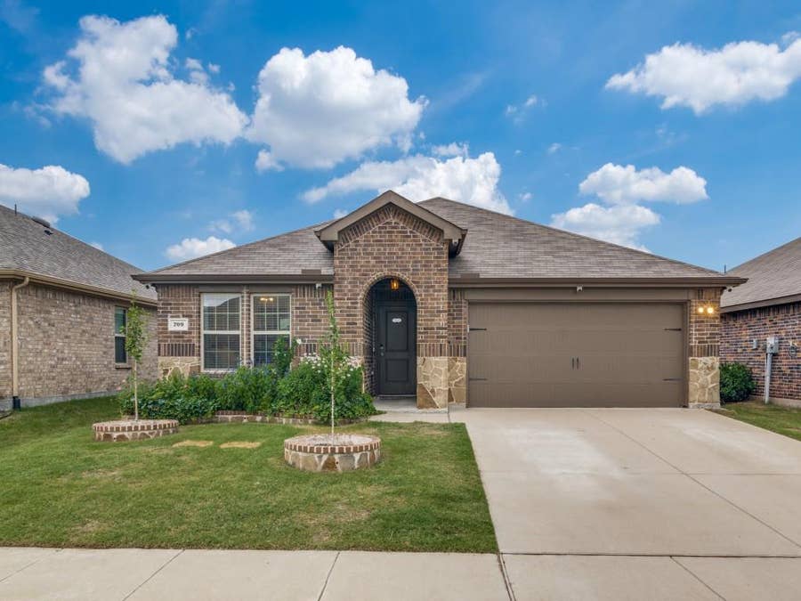 Property photo for 709 Darlington Oak Avenue, Royse City, TX