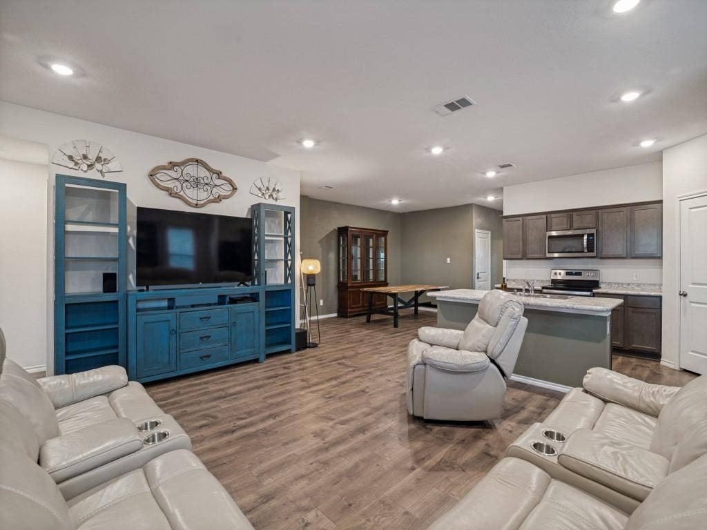 709 Darlington Oak Avenue, Royse City, TX 75189 709 Darlington Oak Avenue, Royse City, TX 75189