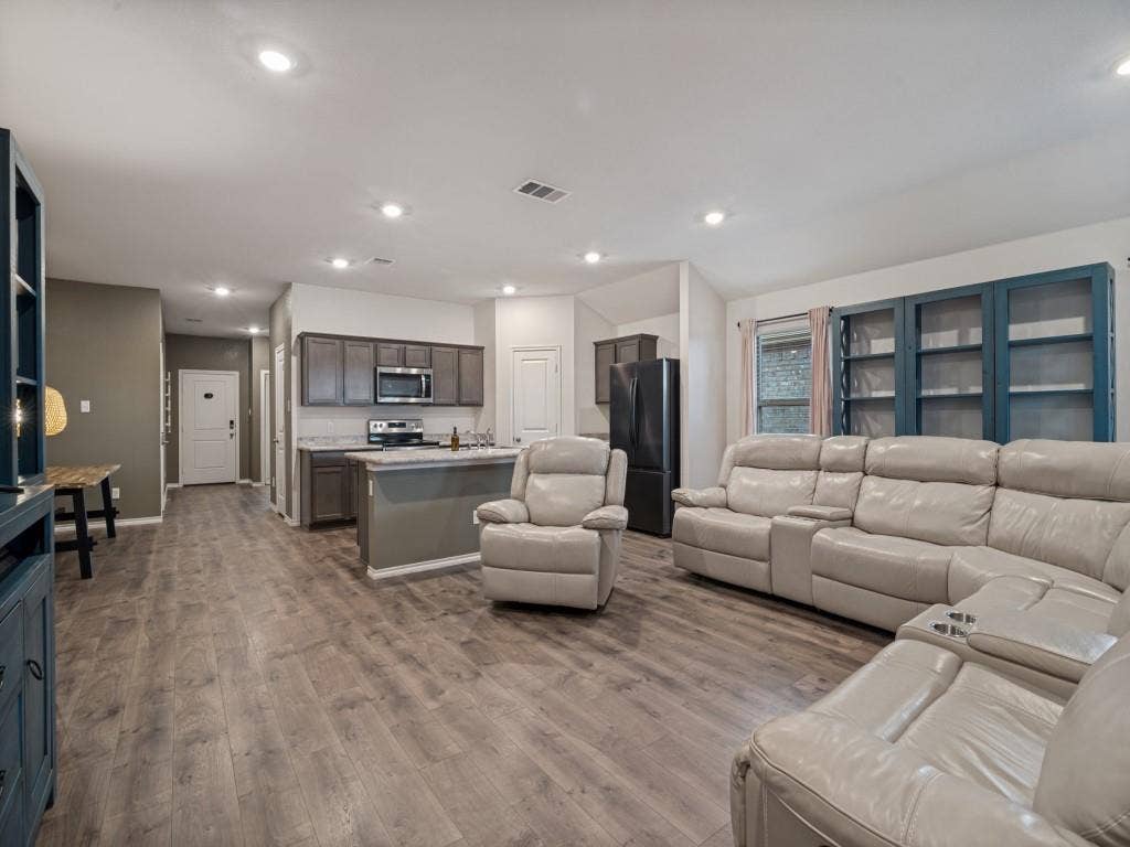 709 Darlington Oak Avenue, Royse City, TX 75189 709 Darlington Oak Avenue, Royse City, TX 75189