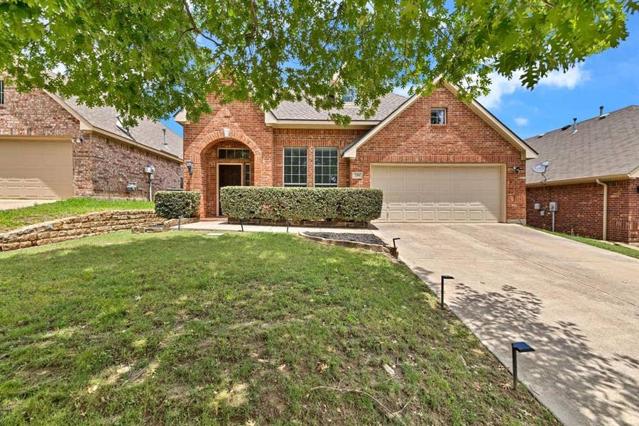 Property photo for 729 Red Elm Lane, Fort Worth, TX