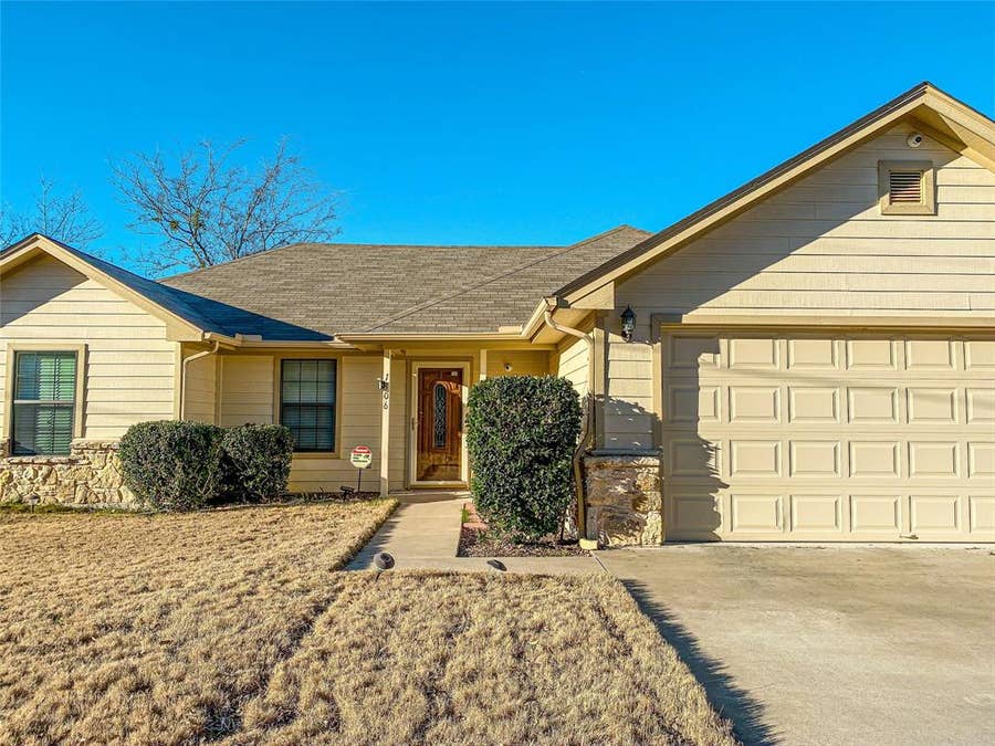 Property photo for 1306 Laredo Drive, Granbury, TX