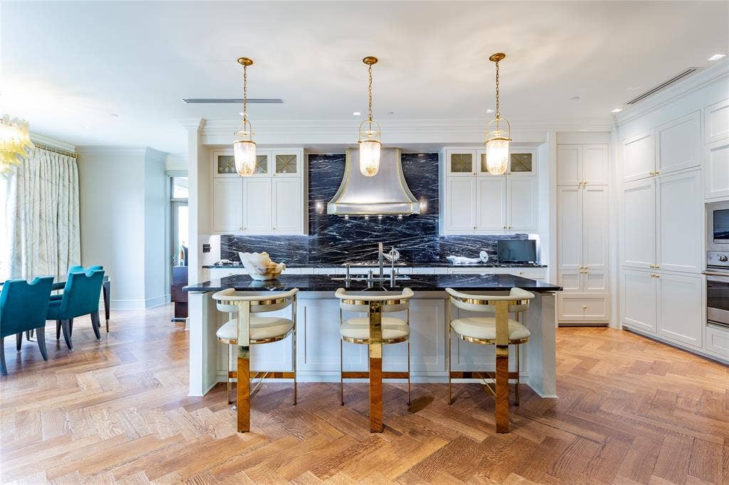 2300 WOLF Street, #5D, Dallas, TX 75201 Large Island and Breakfast Bar.