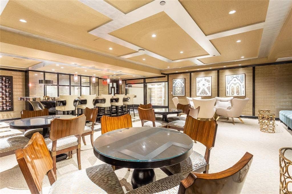 2300 WOLF Street, #5D, Dallas, TX 75201 Owner's Lounge with honor bar is a perfect hang out spot.