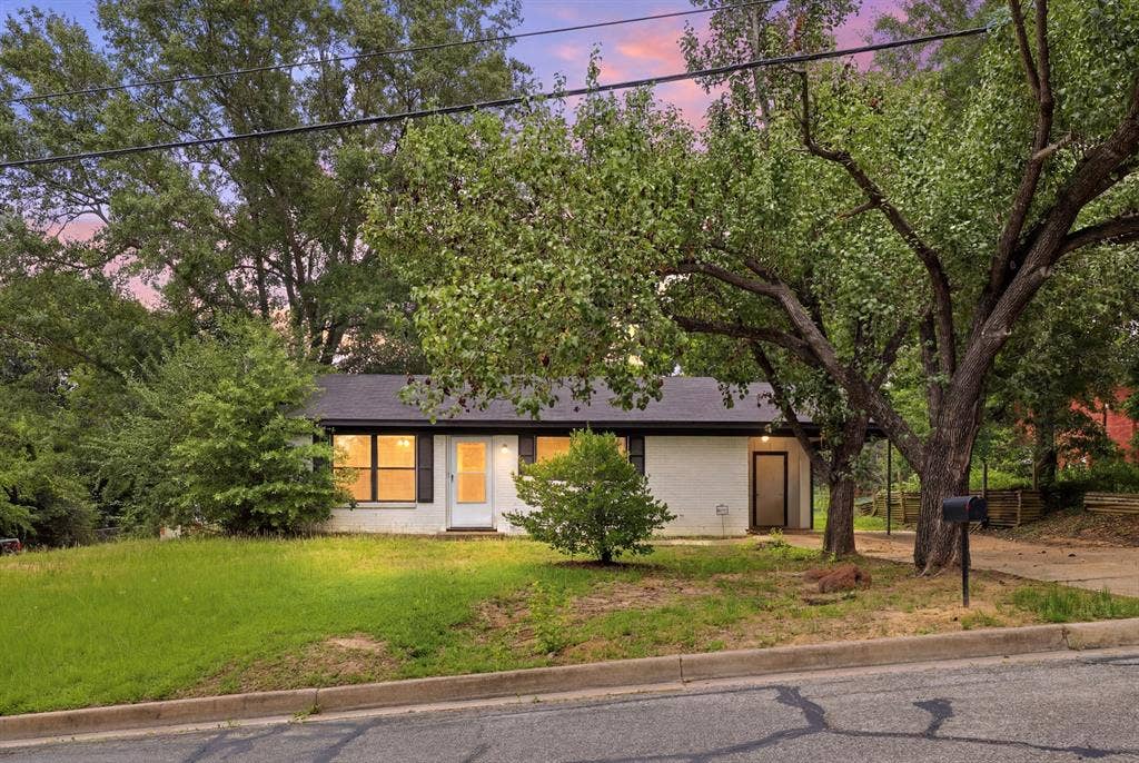 1919 Bradshaw, Tyler, TX 75702