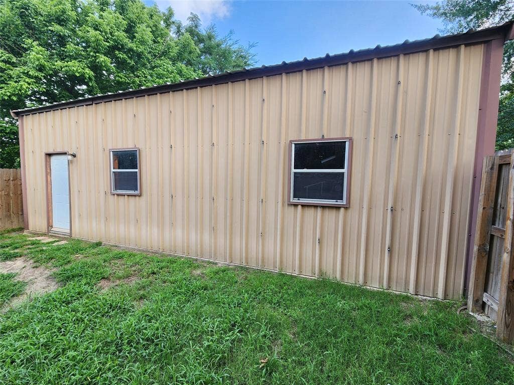 211 Betts Drive, Lindale, TX 75771 211 Betts Drive, Lindale, TX 75771