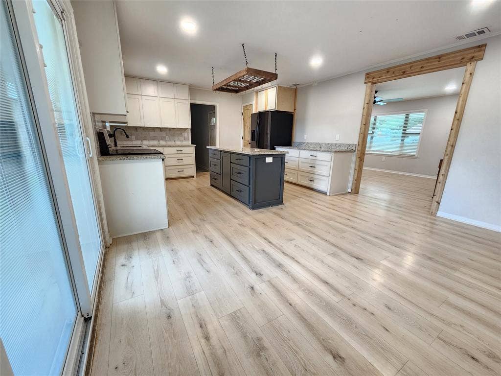 211 Betts Drive, Lindale, TX 75771 211 Betts Drive, Lindale, TX 75771