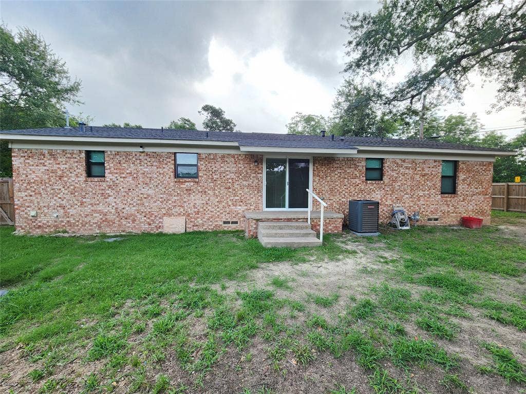 211 Betts Drive, Lindale, TX 75771 211 Betts Drive, Lindale, TX 75771