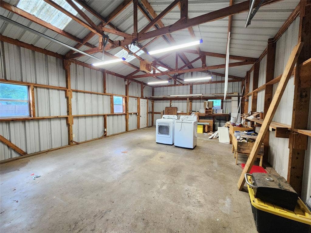 211 Betts Drive, Lindale, TX 75771 211 Betts Drive, Lindale, TX 75771