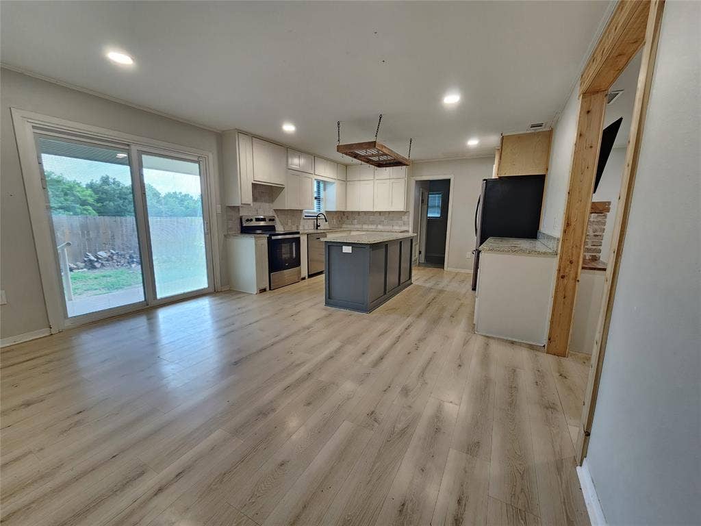 211 Betts Drive, Lindale, TX 75771 211 Betts Drive, Lindale, TX 75771
