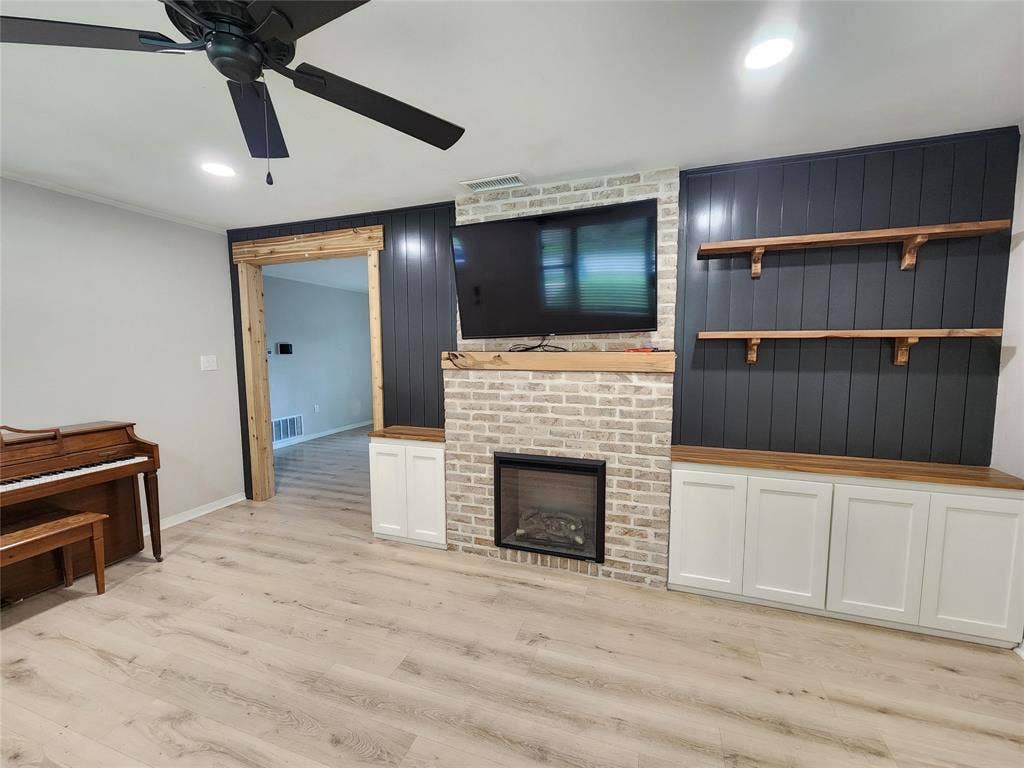 211 Betts Drive, Lindale, TX 75771 211 Betts Drive, Lindale, TX 75771