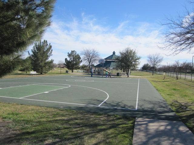 5005 Boxwood Lane, McKinney, TX 75070 Community basketball court.