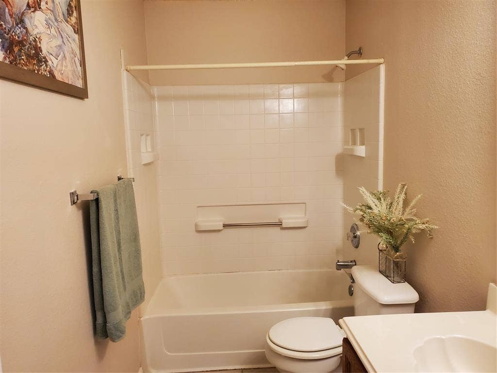 5005 Boxwood Lane, McKinney, TX 75070 2nd bathroom.