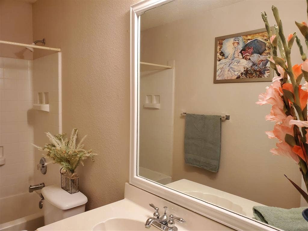 5005 Boxwood Lane, McKinney, TX 75070 Split bedrooms with 2 bedroom in front. Tiled bath room.