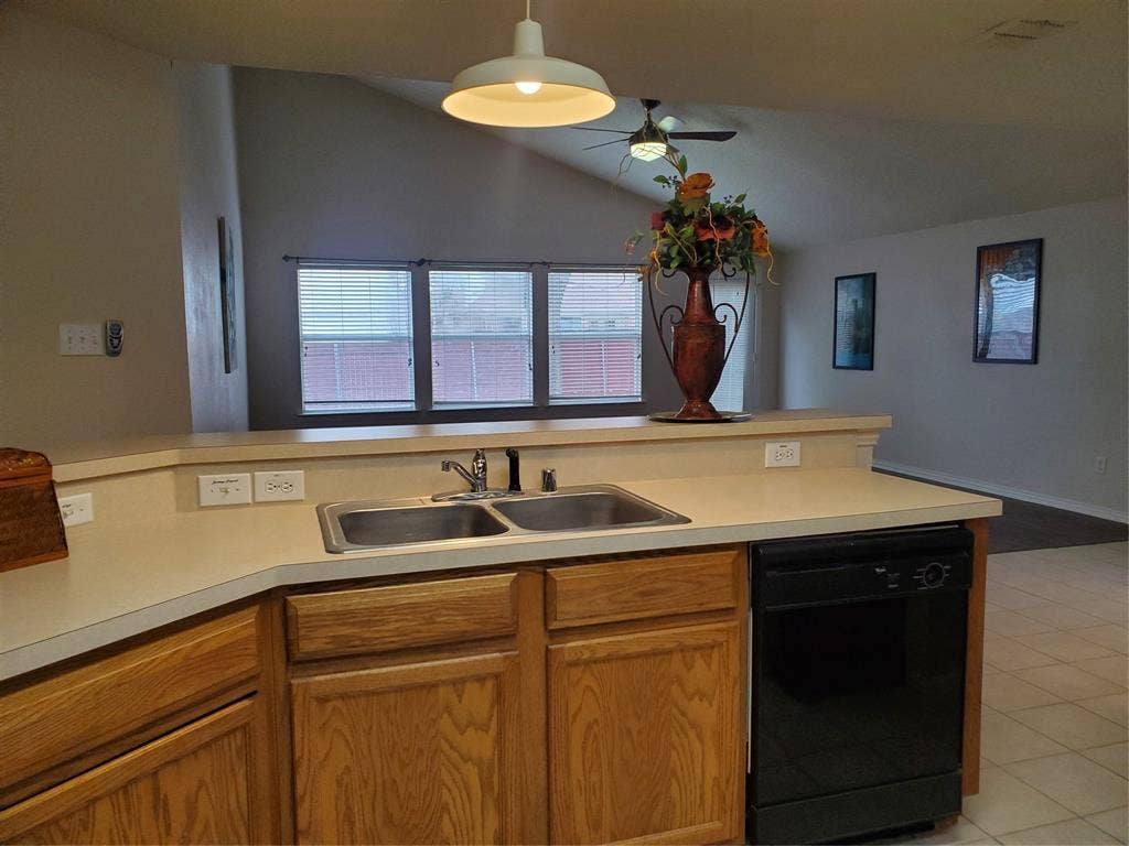 5005 Boxwood Lane, McKinney, TX 75070 Lot of counter space open to family room.