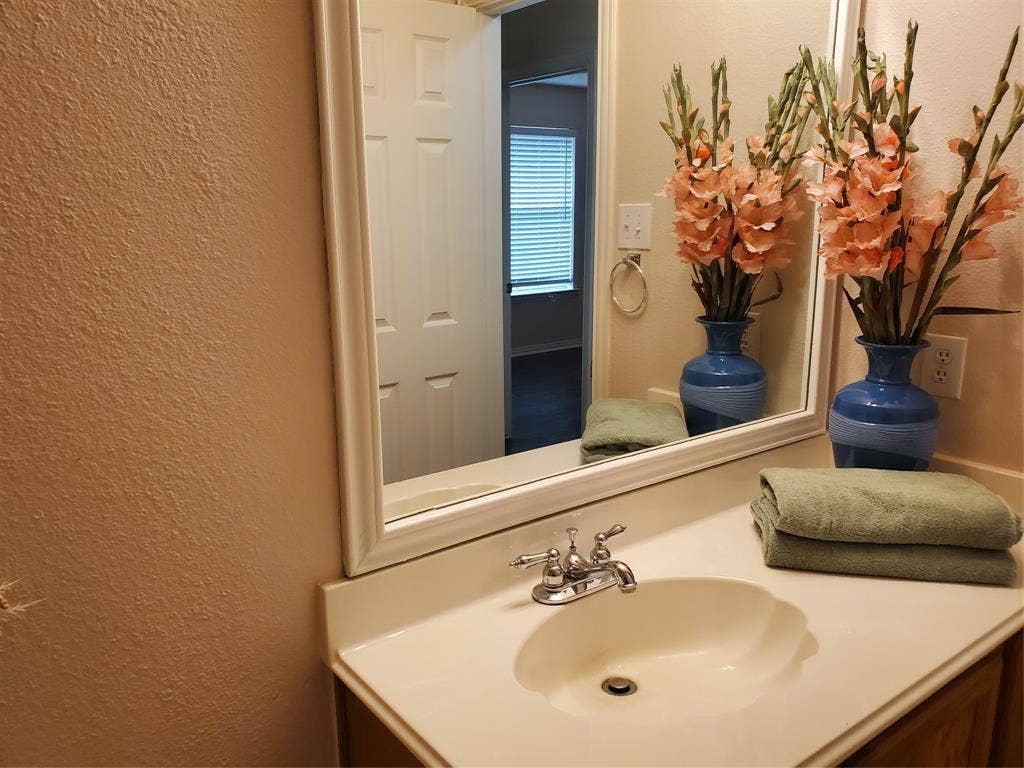 5005 Boxwood Lane, McKinney, TX 75070 2nd bathroom has large counter space