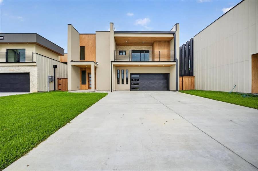 Property photo for 105 Rolston Road, Irving, TX