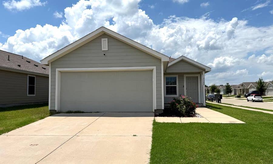 Property photo for 5322 Longshadow Drive, Princeton, TX