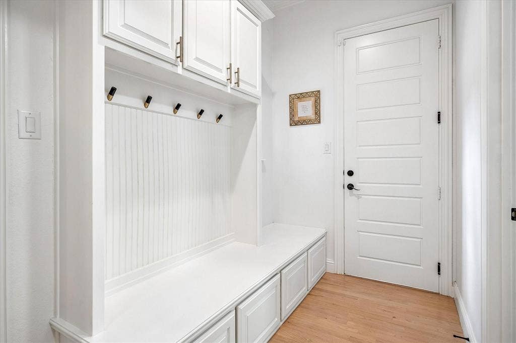 1620 Cattle Drive, Prosper, TX 75078 Hangers for coats and backpacks, with storage