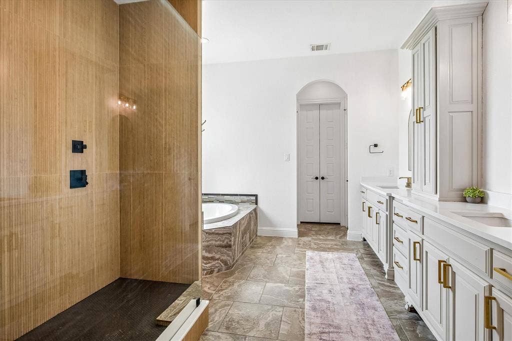 1620 Cattle Drive, Prosper, TX 75078 Spa Like Bath