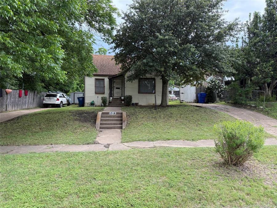 Property photo for 1018 E Woodin Boulevard, Dallas, TX