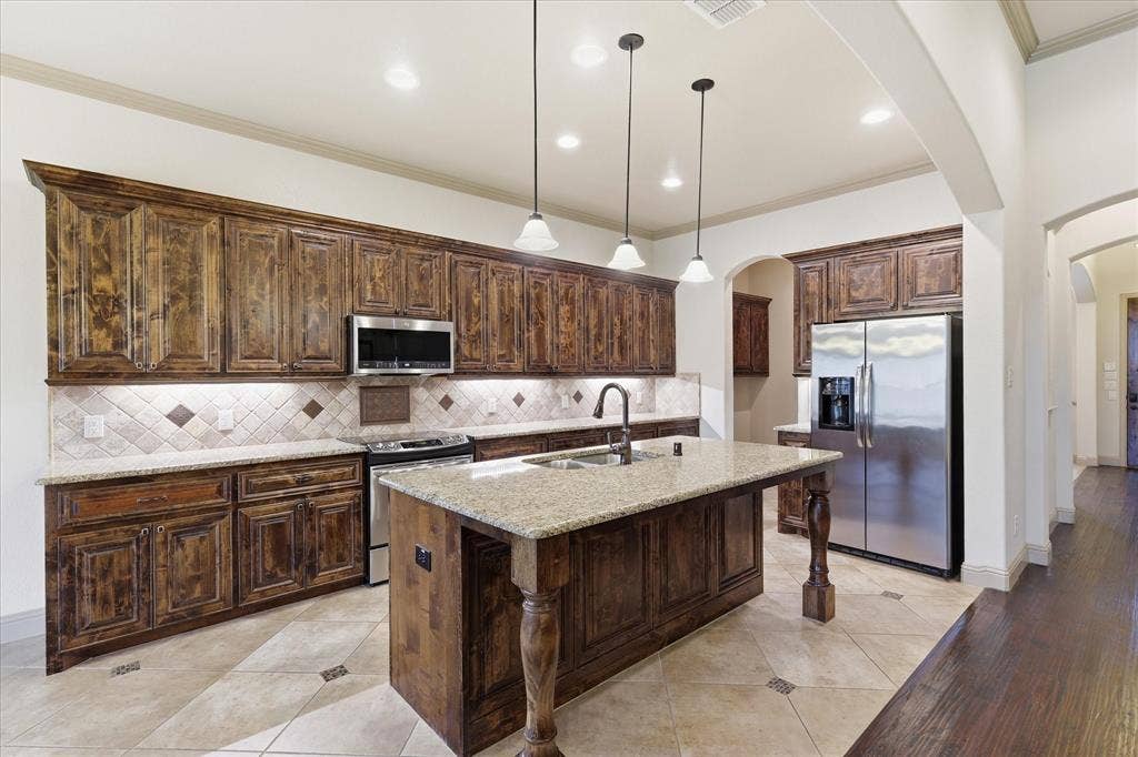 411 Devonshire Drive, Prosper, TX 75078 Notty alder cabinets