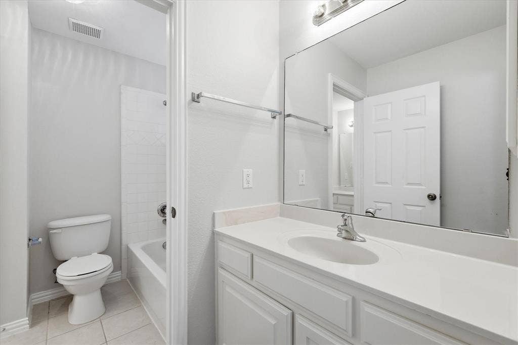 2220 New College Lane, Plano, TX 75025 2220 New College Lane, Plano, TX 75025