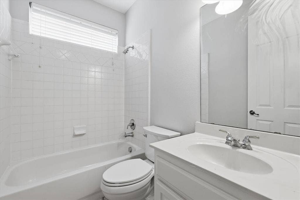 2220 New College Lane, Plano, TX 75025 2220 New College Lane, Plano, TX 75025