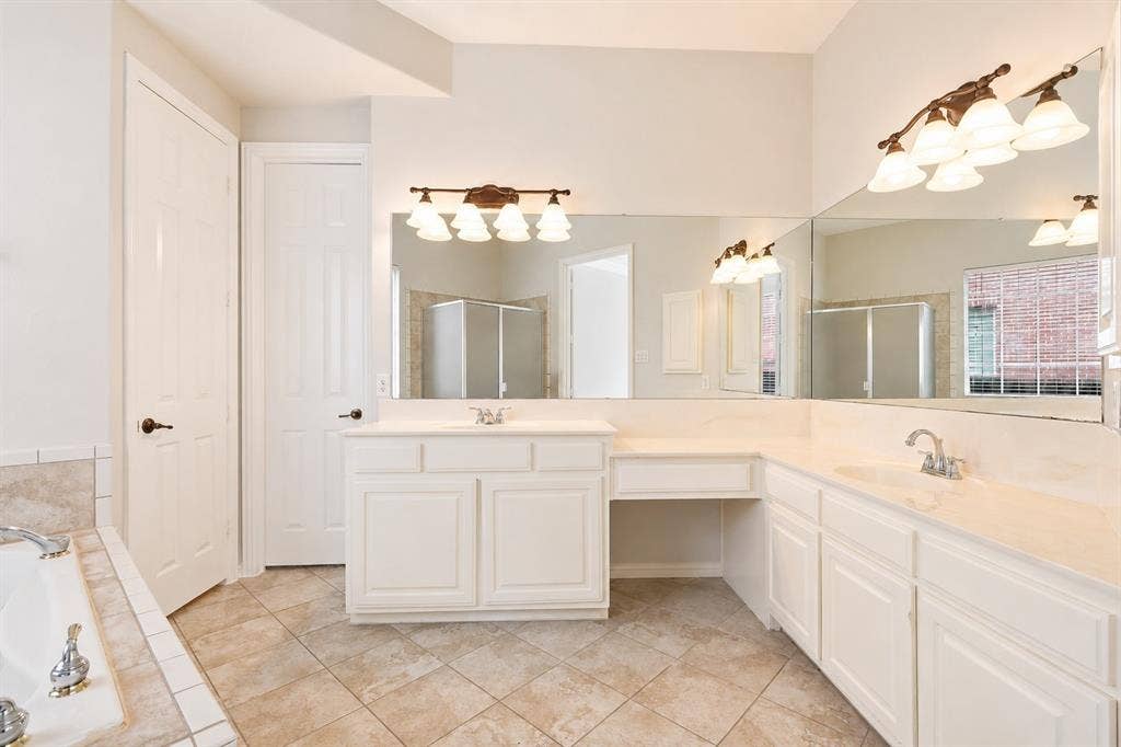 2220 New College Lane, Plano, TX 75025 2220 New College Lane, Plano, TX 75025