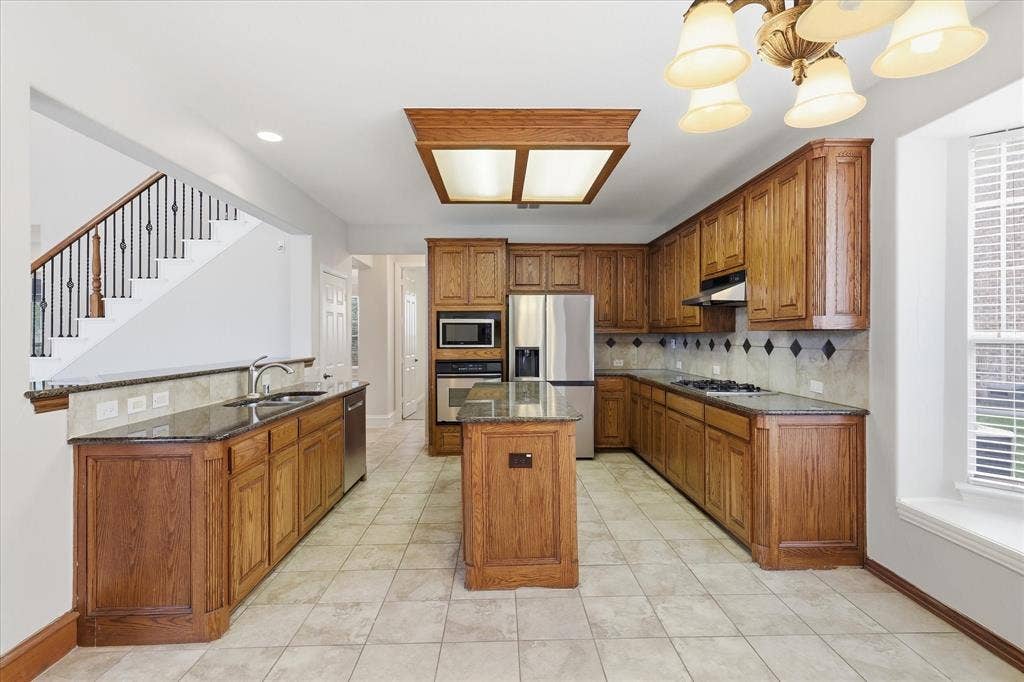 2220 New College Lane, Plano, TX 75025 2220 New College Lane, Plano, TX 75025