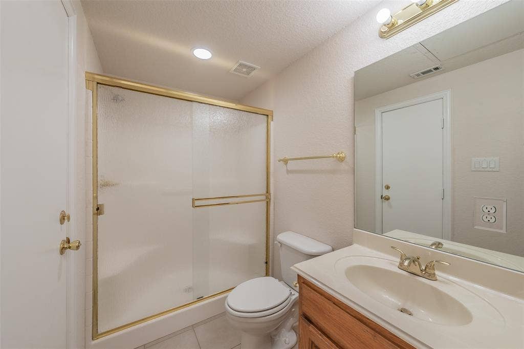 1049 Van Zandt Court, Haslet, TX 76052