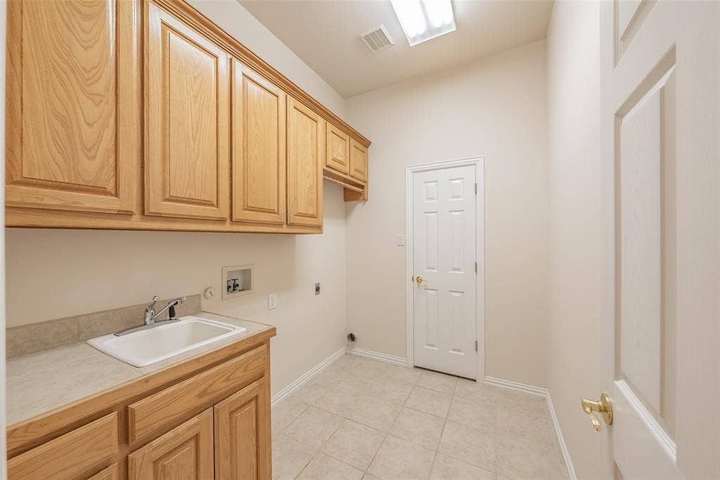 1049 Van Zandt Court, Haslet, TX 76052