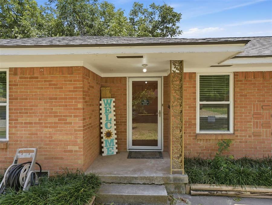 Property photo for 532 Lindenwood Drive, Lancaster, TX