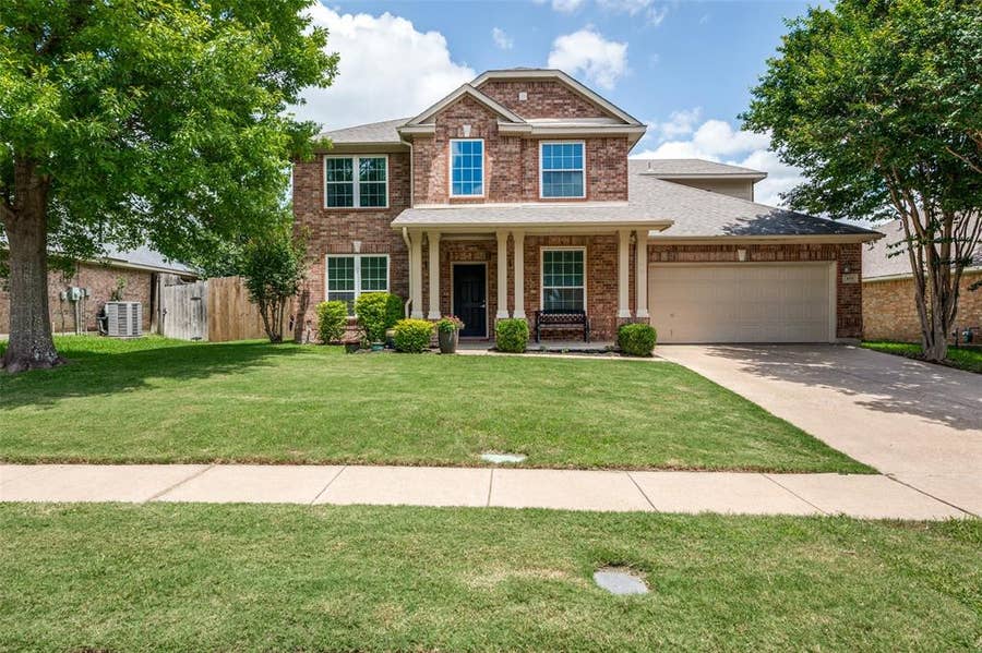 Property photo for 411 Rock Meadow Trail, Mansfield, TX