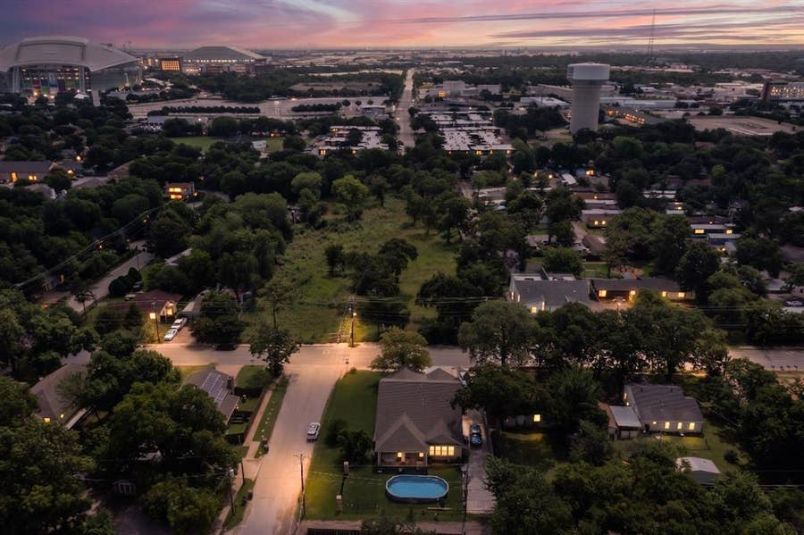Property photo for 433 N East Street, Arlington, TX