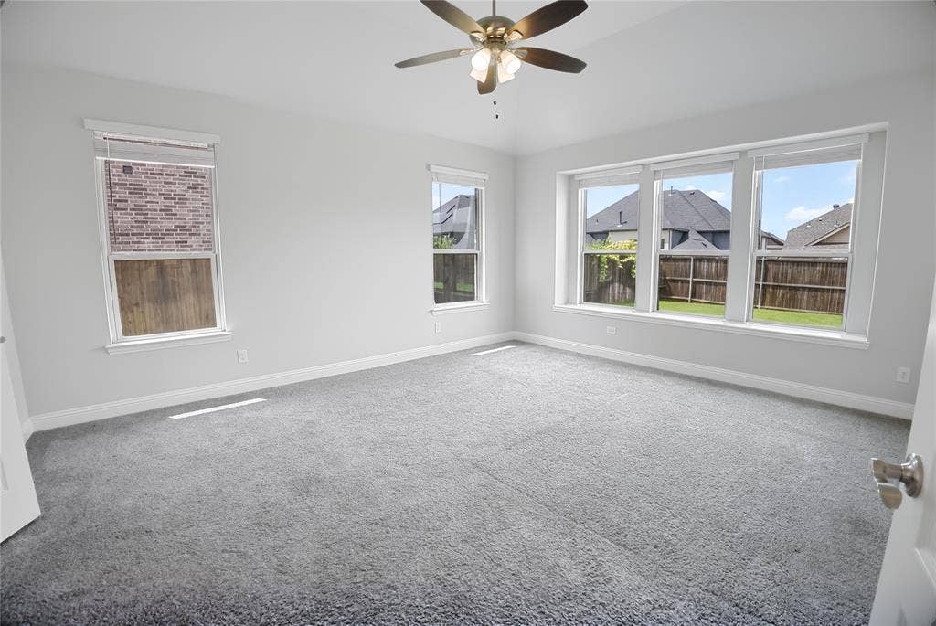 620 Shadow Trail, Frisco, TX 75033 Spacious interior with neutral gray carpeting and light-colored walls