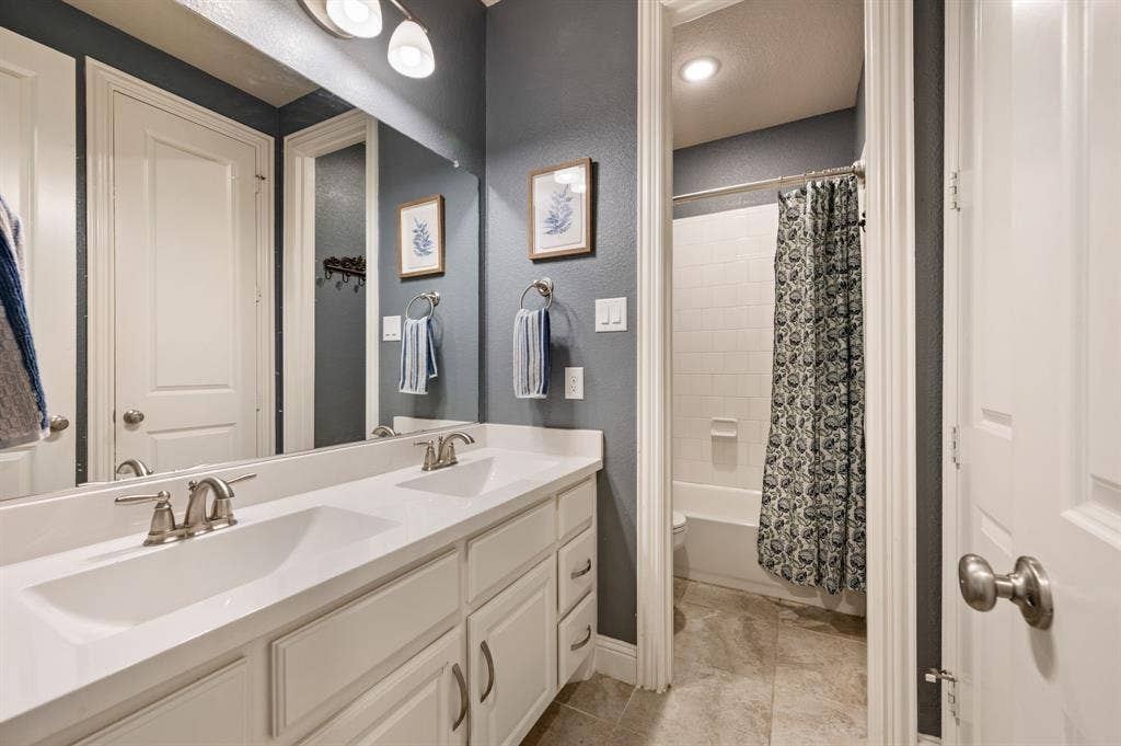 1505 14th Street, Argyle, TX 76226 Hall Bath