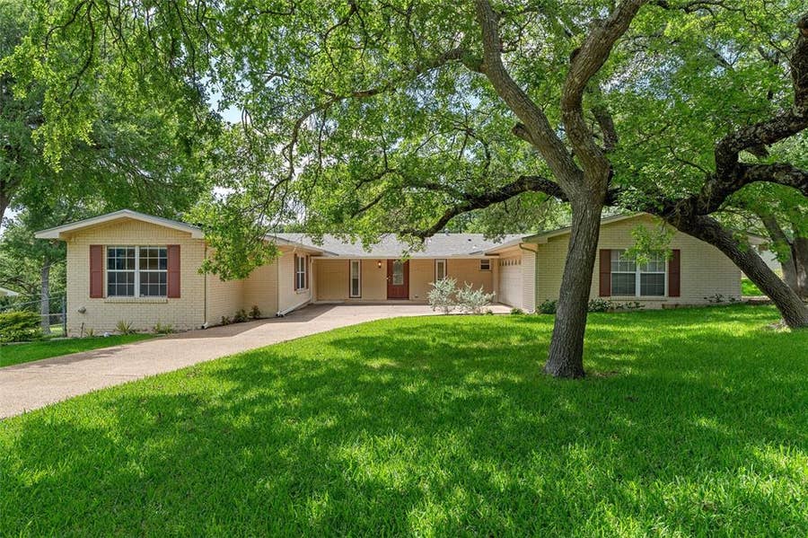 Property photo for 640 Cardinal Drive, Woodway, TX