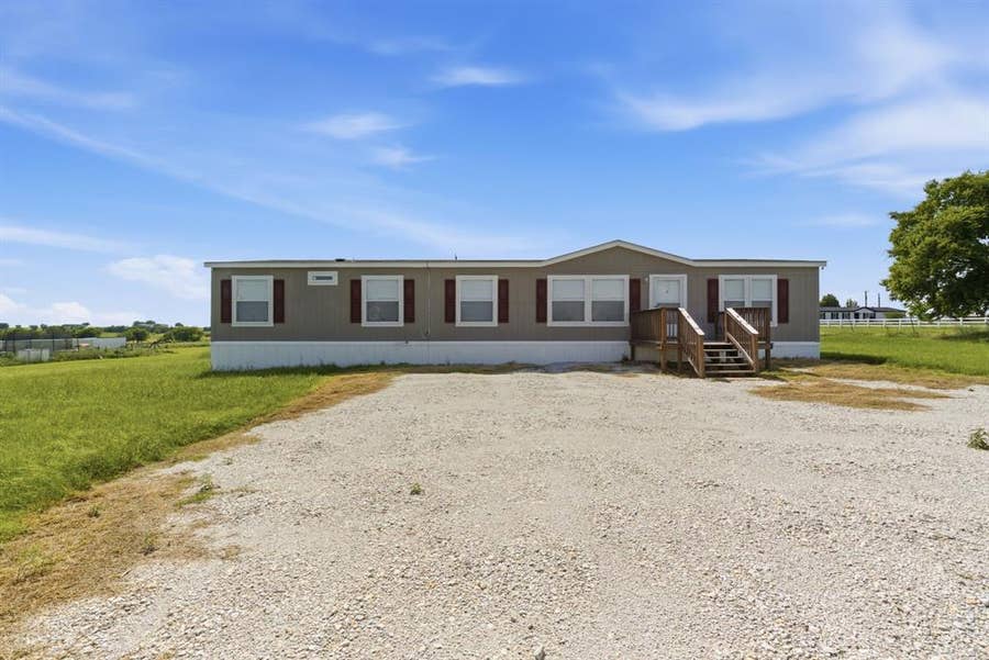 Property photo for 303 Mesa Ridge, Decatur, TX