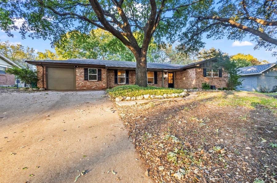 Property photo for 4112 Selkirk Drive W, Fort Worth, TX