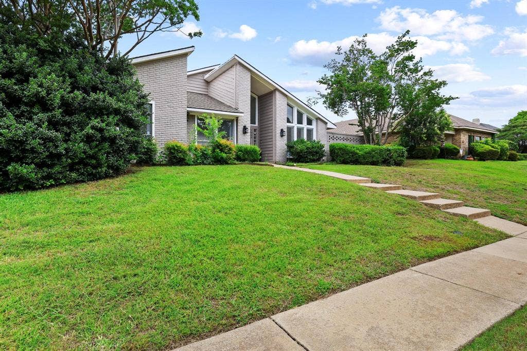1925 Country Club Drive, Plano, TX 75074 1925 Country Club Drive, Plano, TX 75074