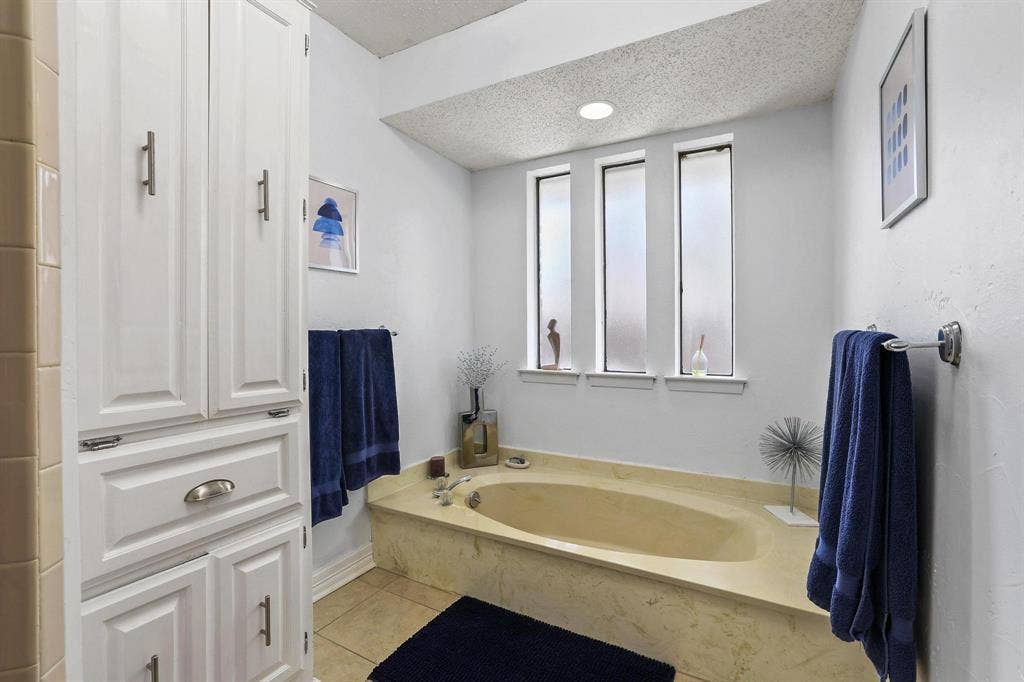 1925 Country Club Drive, Plano, TX 75074 1925 Country Club Drive, Plano, TX 75074
