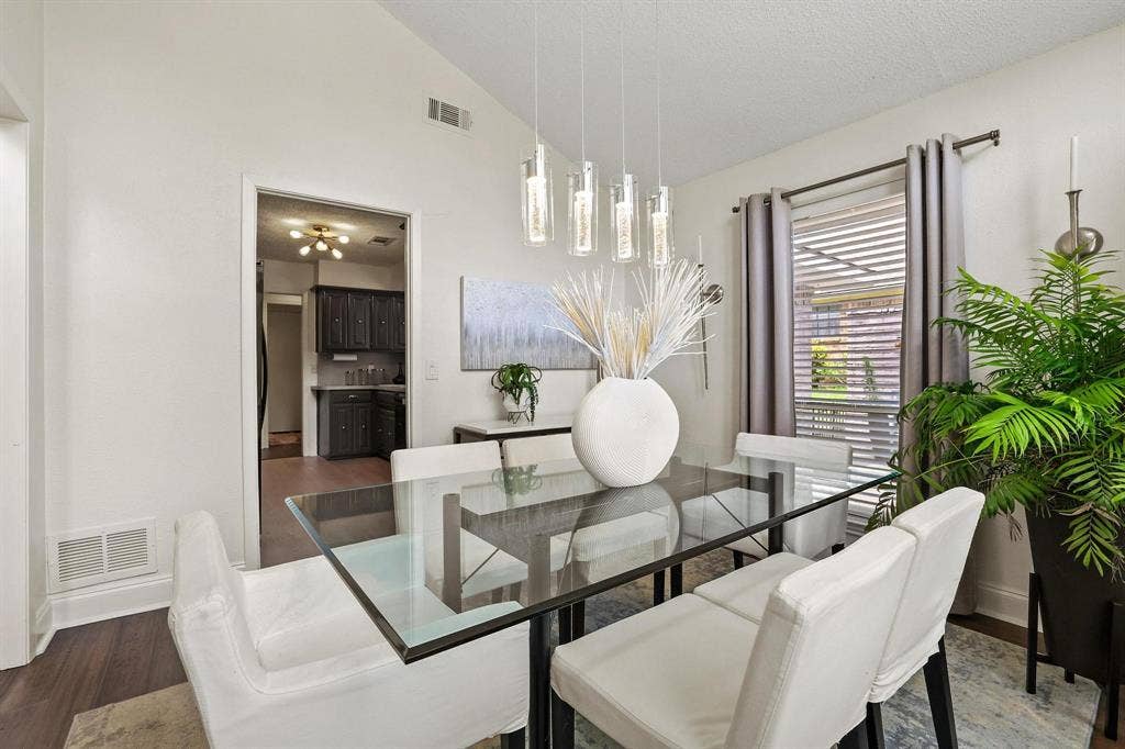 1925 Country Club Drive, Plano, TX 75074 1925 Country Club Drive, Plano, TX 75074
