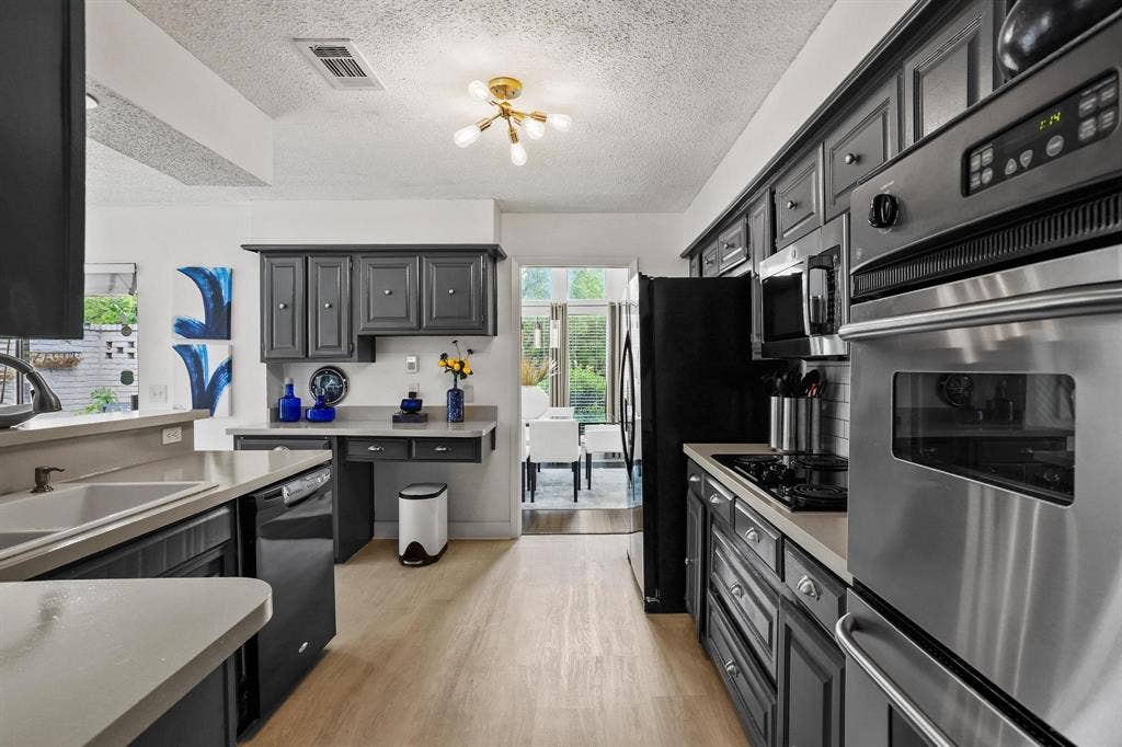 1925 Country Club Drive, Plano, TX 75074 1925 Country Club Drive, Plano, TX 75074
