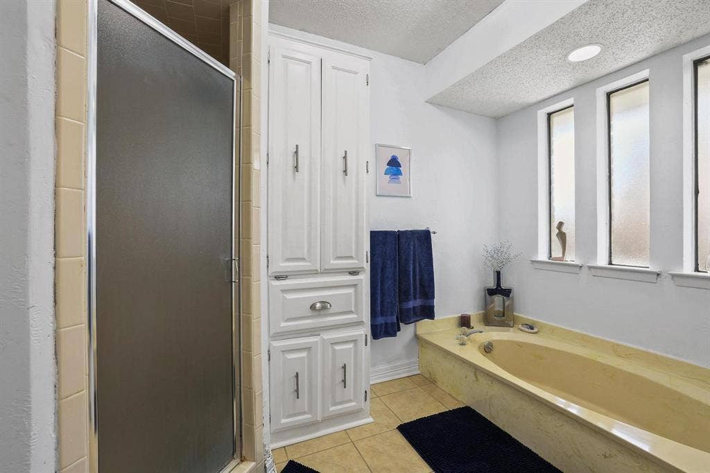 1925 Country Club Drive, Plano, TX 75074 1925 Country Club Drive, Plano, TX 75074