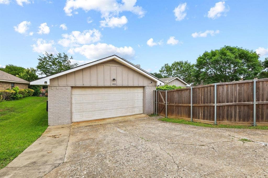 1925 Country Club Drive, Plano, TX 75074 1925 Country Club Drive, Plano, TX 75074