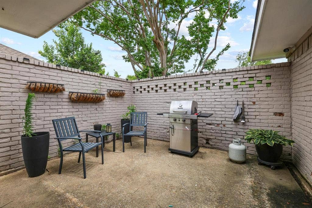 1925 Country Club Drive, Plano, TX 75074 1925 Country Club Drive, Plano, TX 75074